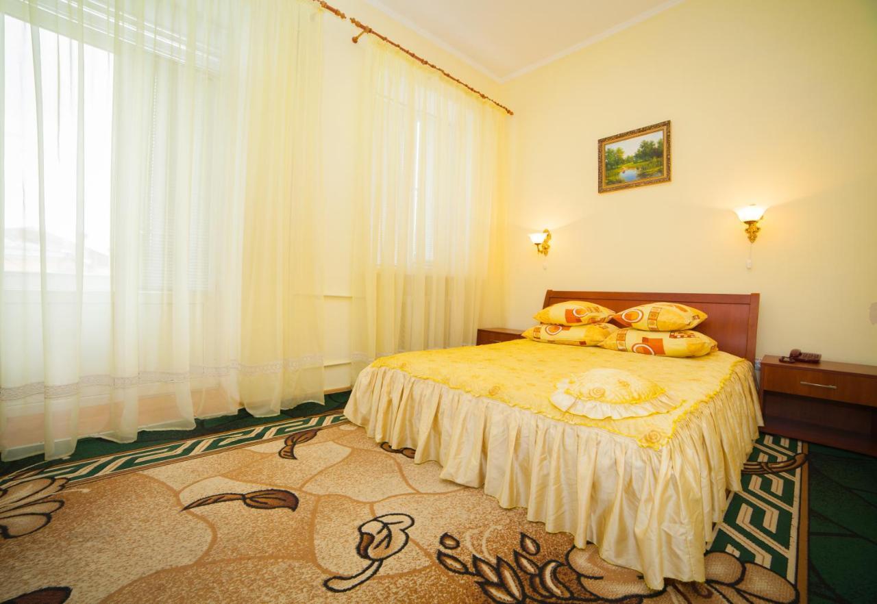 Hotel Vinnytsia Sawoy Quarto foto