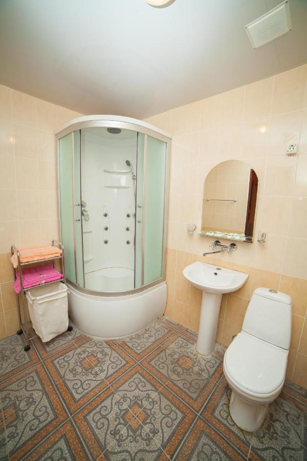 Hotel Vinnytsia Sawoy Quarto foto